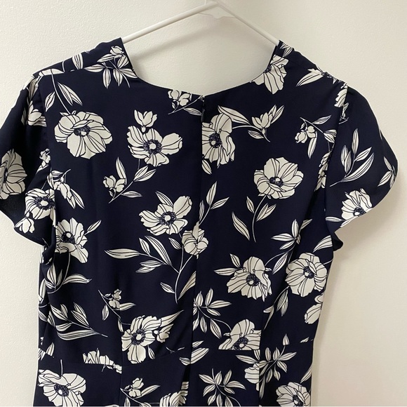 ANN TAYLOR NAVY AND WHITE FLORAL MIDI DRESS - Picture 4 of 7